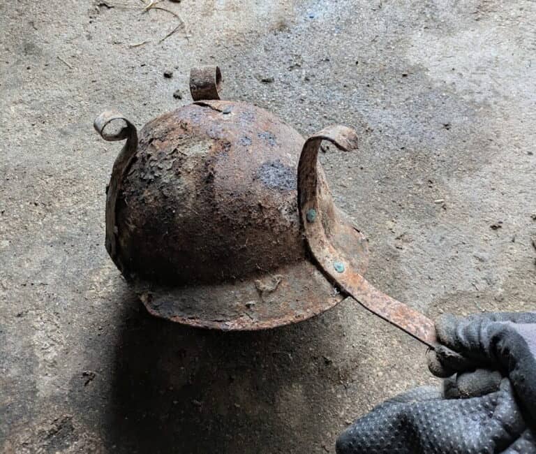 Elmetto italiano per le braci